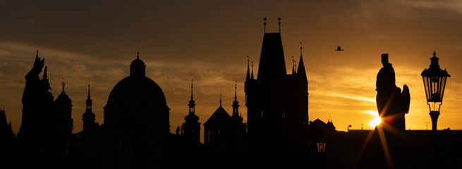 Wall Mural - Praghe - The Charles bridge silhouette at the sunrise.