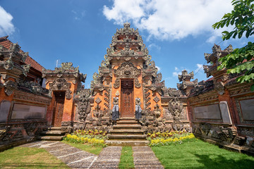 Canvas Print - Architecture, traveling and religion. Hindu temple in Bali, Indonesia.