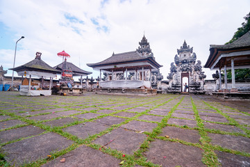 Canvas Print - Architecture, traveling and religion. Hindu temple in Bali, Indonesia.