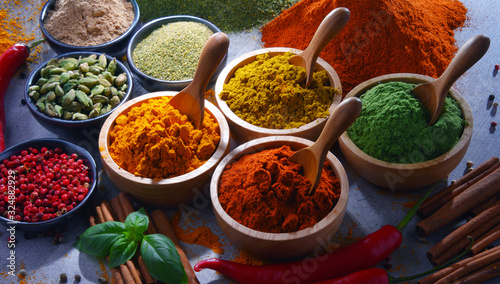 Fotomural Variety of spices on kitchen table