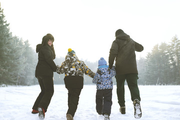 Sticker - family in snow