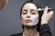© Marguerite De Valois - Femme au maquillage, soins de la peau