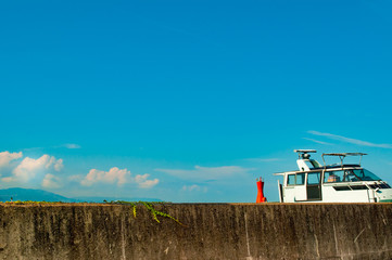 Wall Mural - 兵庫県・明石港防波堤の風景