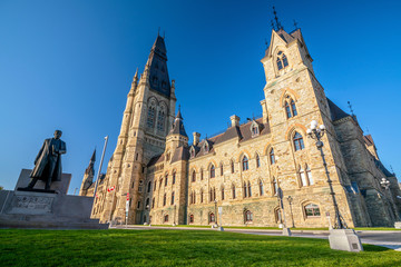 Fototapete - Parliament Hill in Ottawa, Ontario, Canada