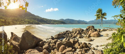 Fotomural Vista Panoramica landscape Aventureiro beach, aerial view of this tropical parad