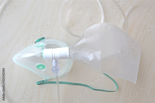 Fotografía isolated oxygen medical mask for asthma or emergency patients at hospital on cle