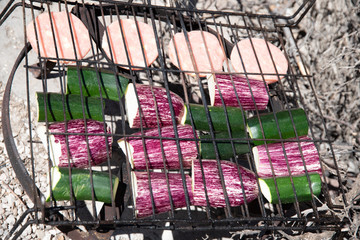 Grilled carbon food vegetable food een full nature in the countryside on a sunny day