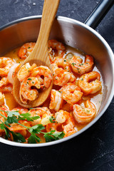 Poster - American seafood dish: shrimp scampi on a skillet