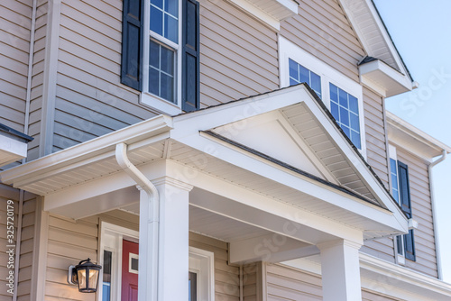 Fotografía Portico leading to the entrance of vinyl horizontal lap siding covered building,