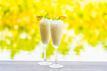 Canvas Print - Ice cocktails glass on wooden floor around outdoor swimming pool