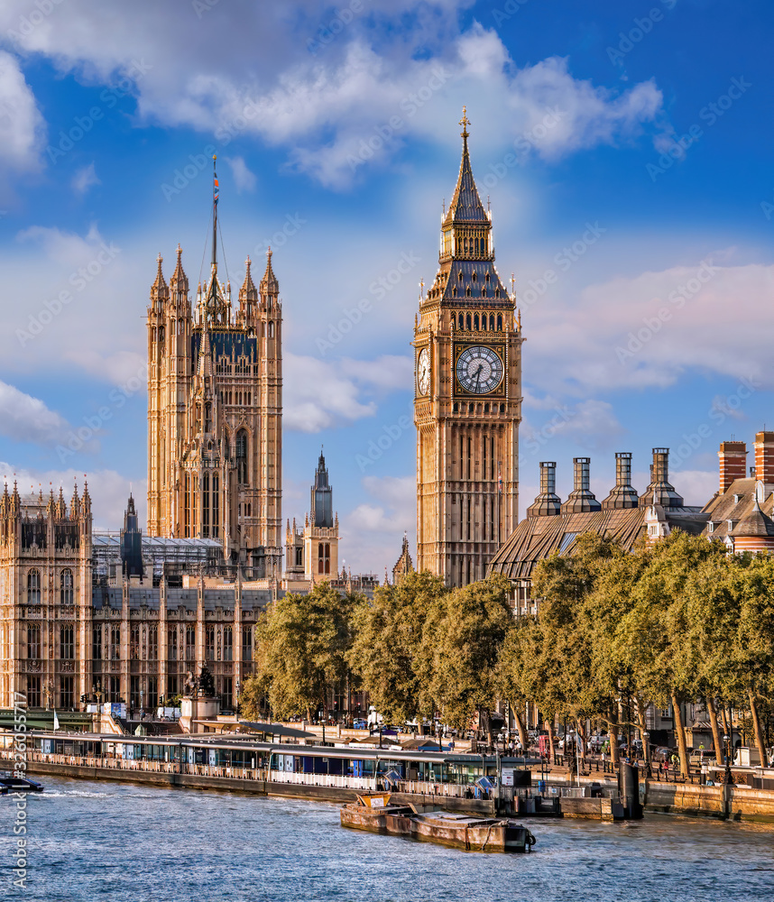 Big Ben and Houses of Parliament with boats on the river in London, England, UK - obrazy, fototapety, plakaty 