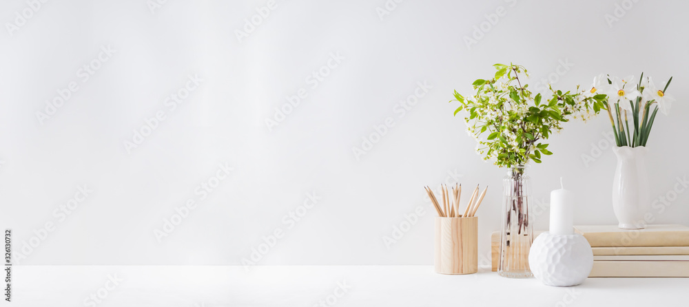 Home office, interior for bloggers workplace with white daffodils in a vase, office supplies on a light background - obrazy, fototapety, plakaty 