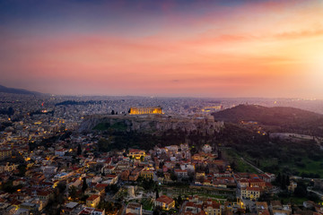 Fototapete - Luft Panorama der Skyline von Athen, Griechenland, mit Acropolis, Altstadt und romantischem Himmel bei Sonnenuntergang