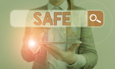 Leinwandbilder - Writing note showing Safe. Business concept for protected from or not exposed to danger or risk Not likely to be harmed
