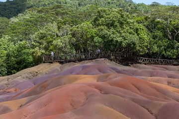Fototapete - Siebenfarbige Erde in Chamarel auf der Insel Mauritius
