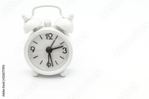 Fotomural A white retro alarm clock isolated on white background