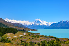 The Road Curves Along Lake Pukaki And Mount Cook On A Clear Day At Peter's Lookout In The South Island Of New Zealand.