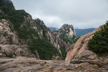 Wall Mural - Beautiful Landscape view of peak Seorak mountains at the Seorak-san National Park, Soraksan, South Korea.