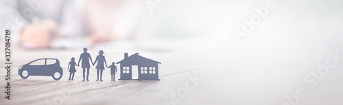 Fotografía Insurance protecting family health live, house and car concept.