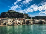 Fototapeta Uliczki - view of the bay in Cefalù, Sicily