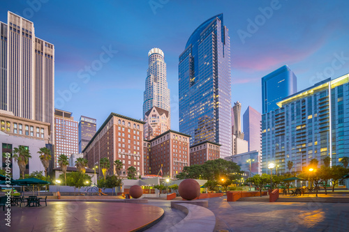 Fotografía Beautiful sunset of Los Angeles downtown skyline