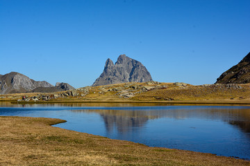 Wall Mural - El Midi d´Ossau desde los Ibones de Anayet - 1