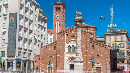 Canvas Print - Church of San Babila timelapse and the column with lion on the top on Avenue Buenos Aires in Milan