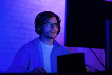 Aufkleber - Man Working On Computer Programming Website Sitting Indoor At Night