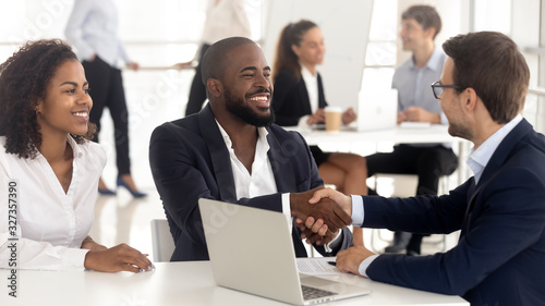 Cuadros en Lienzo Successful meeting with black family and realtor at office.