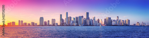 Fotografía panoramic view at the skyline of miami while sunset