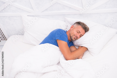 Cuadros en Lienzo Peaceful mature man relaxing