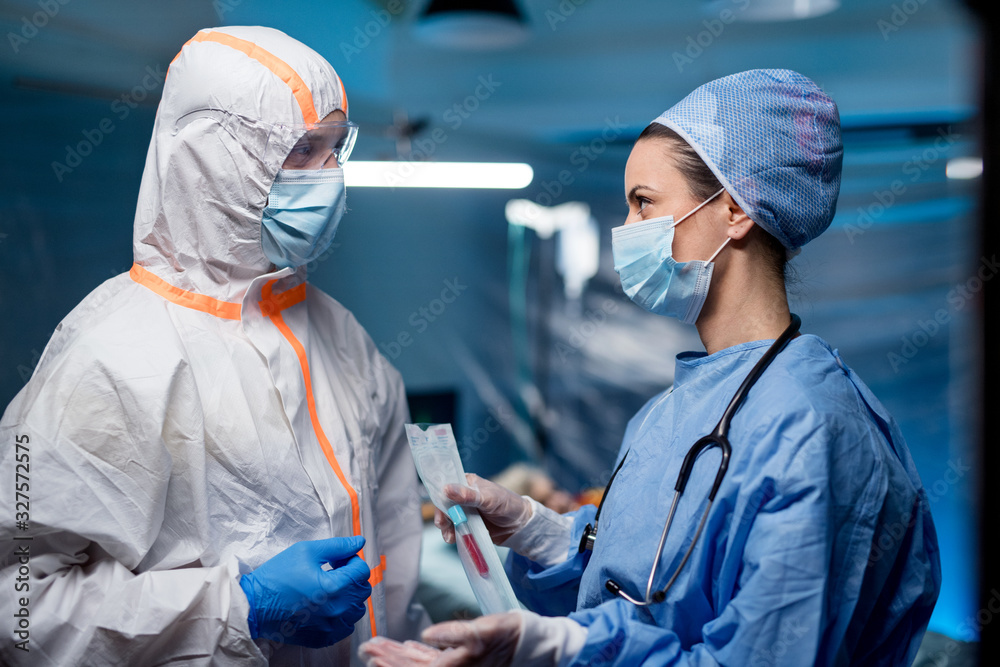 Doctors holding samples in hospital, coronavirus concept. - obrazy, fototapety, plakaty 