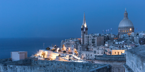Fototapete - View of Old town roofs, fortress, Our Lady of Mount Carmel church and St. Paul's Anglican Pro-Cathedral at night, Valletta, Capital city of Malta