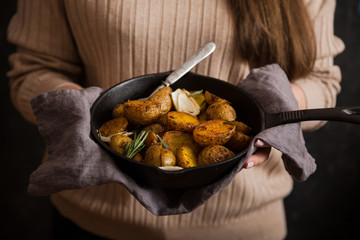 Wall Mural - Roasted young potatoes with rosemary