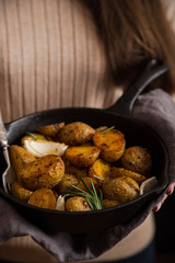 Wall Mural - Roasted young potatoes with rosemary