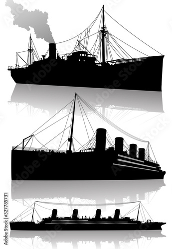 Cuadros en Lienzo Silhouettes of a steam cargo and a steam cruise ship