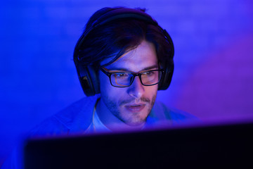 Aufkleber - Man In Headphones Working On PC Computer Indoor At Night