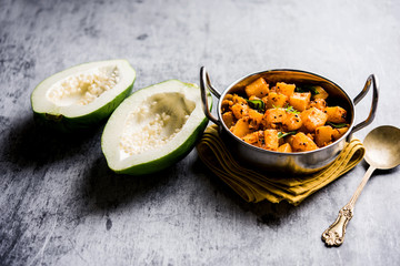 Canvas Print - Kaccha Papita Sabji or Raw Papaya Sabzi, served in a karahi or bowl. selective focus