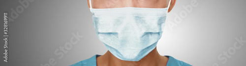 Photo Coronavirus surgical mask doctor wearing face protective mask against corona virus banner panoramic medical professional preventive gear