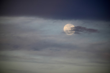 Poster - Cloudy sky with full moon over the Aegean Sea - Bewölkter Himmel mit Vollmond über der Ägäis