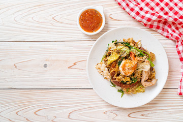 Wall Mural - Stir-fried vermicelli with vegetables and seafood  in sukiyaki sauce