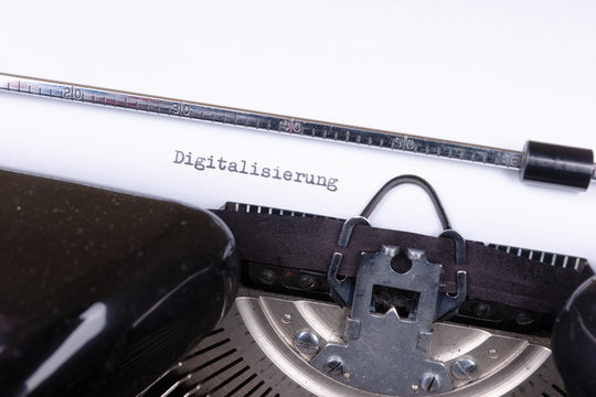 Digitalisierung, geschrieben auf einer alten Schreibmaschine