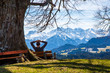 Allgäu - Entspannung - Baum - Berge 