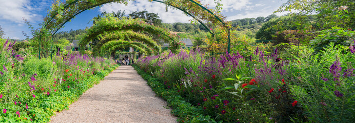 Gverny green garden gallery