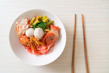 (Yen-Ta-Four) - Dry Thai Style Noodle with assorted tofu and fish ball in Red Soup