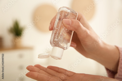 Woman applying antiseptic gel at home, closeup Tableau sur Toile