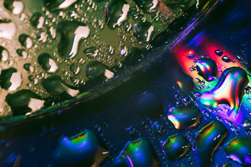 Aufkleber - Close up beautiful colored water drops on a cd disk background.