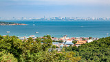 Fototapeta Krajobraz - Insel Koh Larn Blick vom Aussichtspunkt auf den Strand und Pattaya