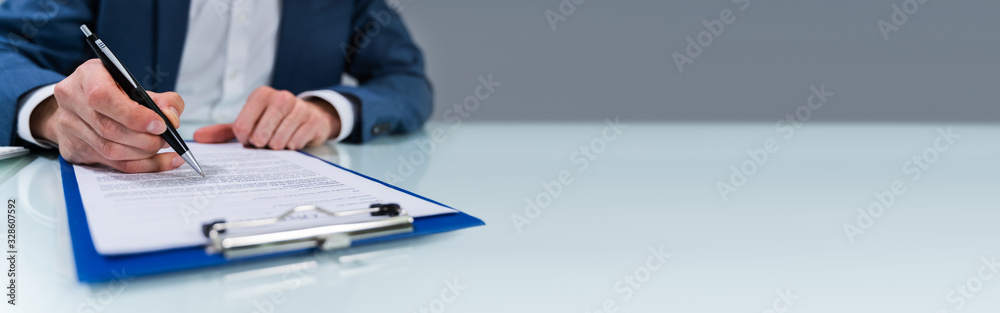 Person Signing Contract - obrazy, fototapety, plakaty 