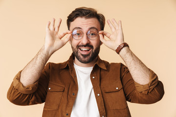 Poster - Portrait of a cheerful young arttractive bearded man